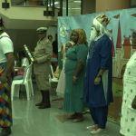 Apresentação da peça "No Reino da Limpezolândia", pelo pessoal da Comlurb